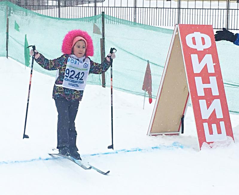 Более ста спортсменов вышли на обской этап "Лыжни России"