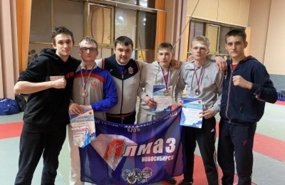 Каратисты из «Алмаза» выиграли медали первенства СФО