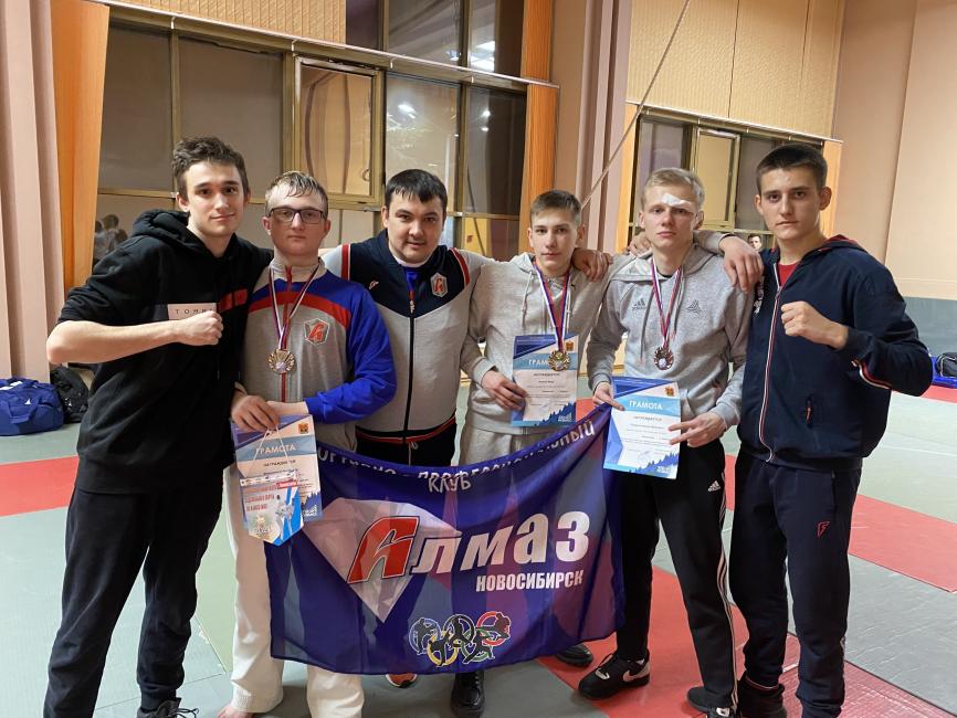 Каратисты из «Алмаза» выиграли медали первенства СФО