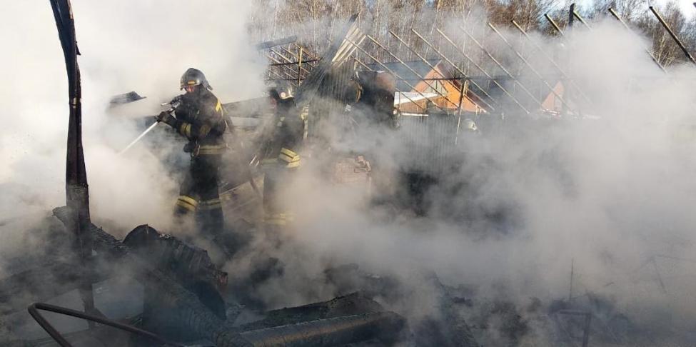 Пожар в Толмачёво: без крыши над головой осталась семья с детьми