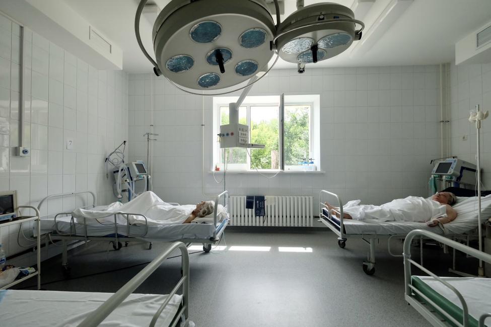 В ковидный госпиталь в городе Обь нагрянула проверка: публикуем фото из "красной зоны"