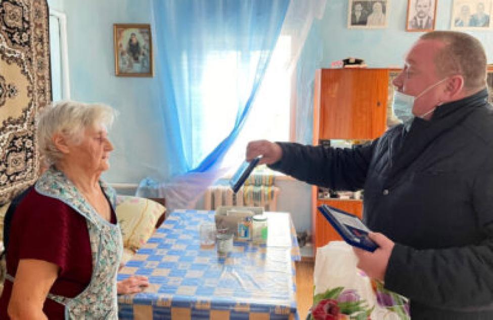 Жителей села Толмачёво наградили памятным знаком «Новосибирск – город трудовой доблести»