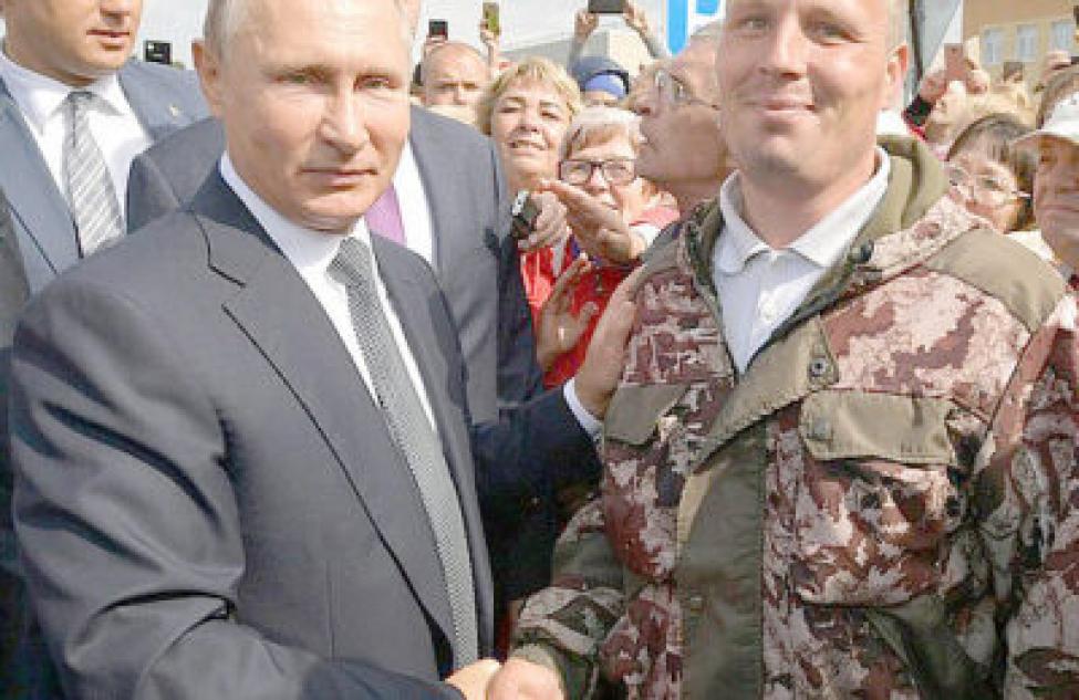Сирота, лично пожаловавшийся Владимиру Путину, получил долгожданную квартиру