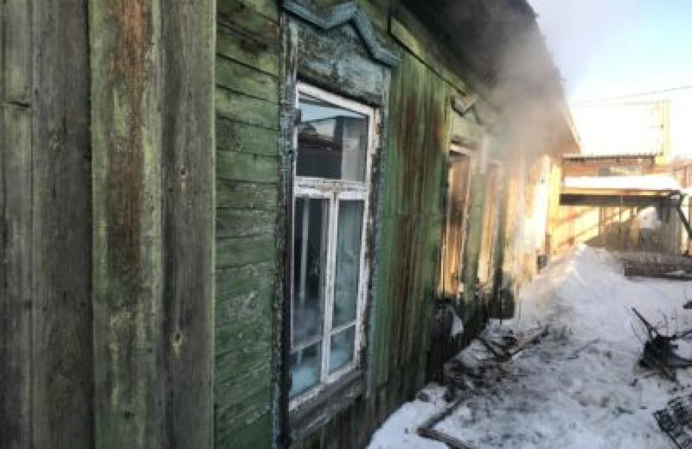 01 сообщает: на улице Байдукова загорелся частный дом