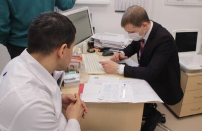 Сбытчики поддельных медицинских документов иностранцам задержаны новосибирскими силовиками