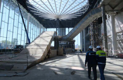 Эскалаторы и лифты смонтировали в новом терминале аэропорта «Толмачево»