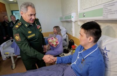 Участников специальной военной операции из НСО наградили Звездой Героя России