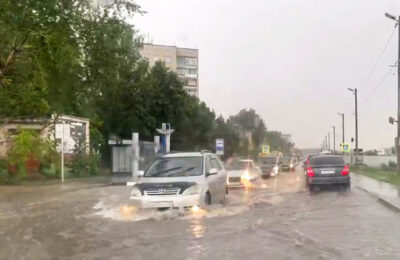 Сильный ливень и град обрушились на город Обь вечером 20 июня