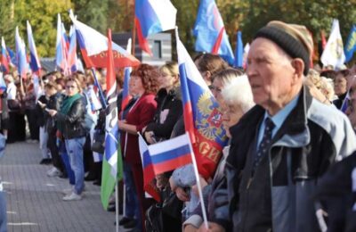 Порядка 7000 новосибирцев приняли участие в митинге-концерте в поддержку референдумов в Донбассе