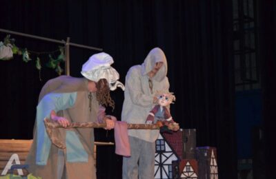 Театральный подарок к началу школы: в Оби прошел кукольный спектакль «Карлик Нос»