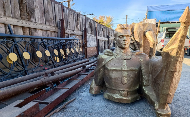 Памятник воину-освободителю в селе Толмачёво готовится к открытию на новом месте