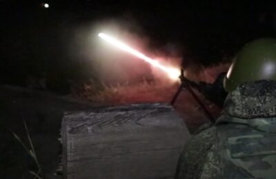 Мобилизованные из Оби и региона приступили к ночным стрельбам на полигоне в пункте слаживания