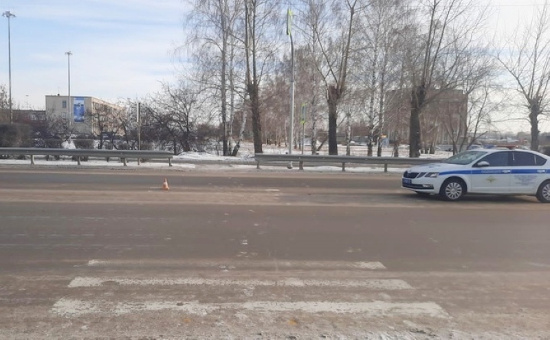 Человек попал под колеса авто возле аэропорта «Толмачево»
