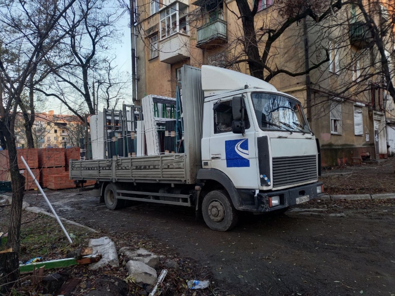 Специалисты из Новосибирской области восстанавливают жилой квартал в Мариуполе