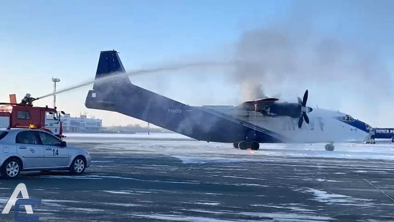 Самолёт Ан-12 загорелся в аэропорту "Толмачёво"