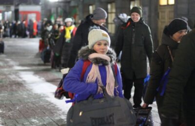 Сто детей приехали из Беловодска в Новосибирскую область перед новогодними праздниками