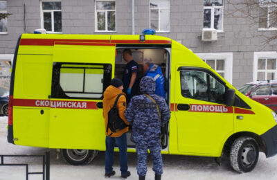 Росгвардейцы спасли в Новосибирске потерявшую сознание бабушку