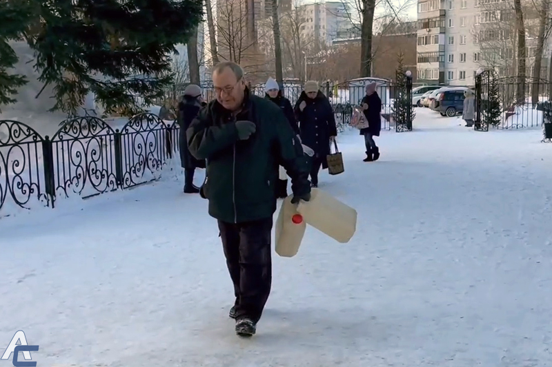Очереди за святой водой у храмов наблюдались в Новосибирской области 19 января