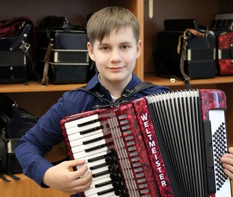 Музыкальные инструменты на сумму 600 тысяч закупили для Детской школы искусств города Оби