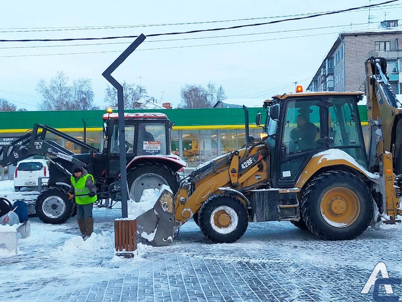 Рекордный объем снега вывезли коммунальщики с обских улиц