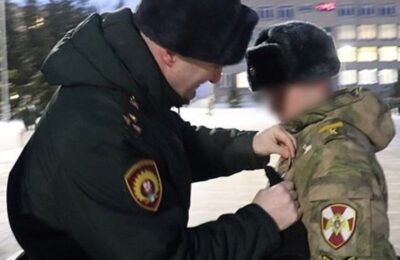 Георгиевским крестом наградили курсанта Новосибирского военного института Росгвардии за проявленную отвагу в зоне СВО