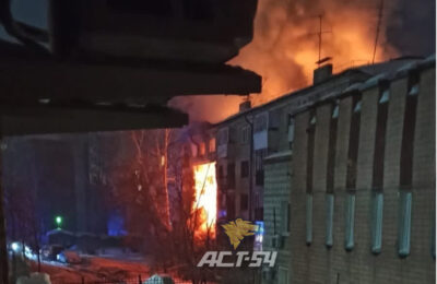 В Новосибирске из-за хлопка газа обрушился подъезд пятиэтажки на улице Линейной