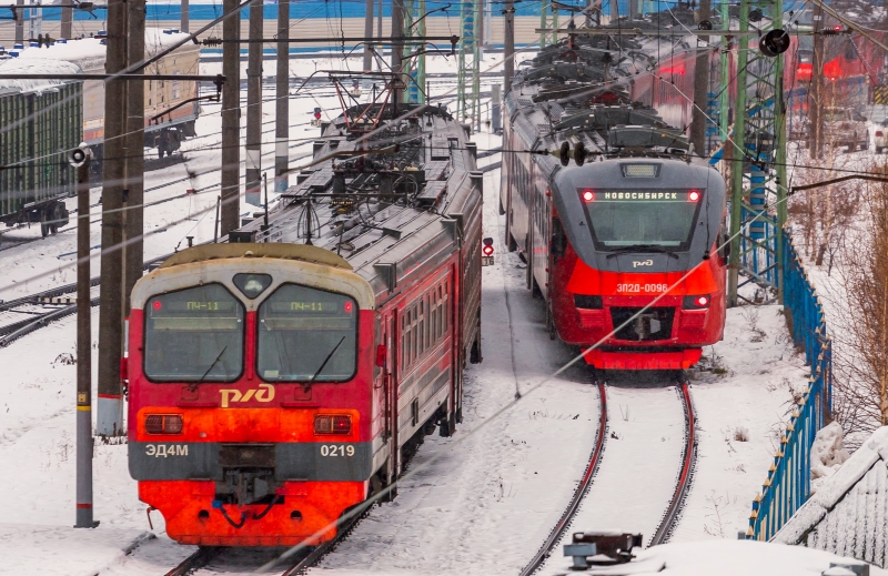 Электричка западная площадка. Электричка. Новая электричка в Новосибирске. Электричка Аэрофлот Новосибирск главный.