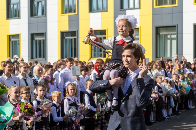 За первые сутки записи детей в 1 класс жители Новосибирской области подали 10 тысяч заявлений