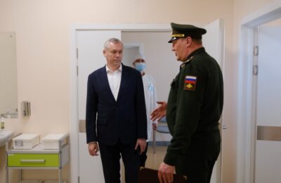 Военный госпиталь с участниками СВО посетил глава Новосибирской области Андрей Травников