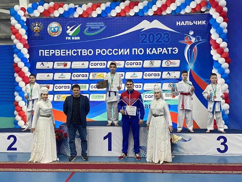 Золото и серебро завоевали обчане в первенстве России по каратэ среди детей