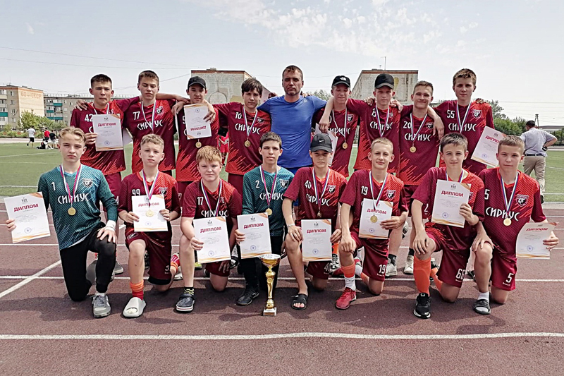 Престижный турнир "Кожаный мяч" выиграли юные футболисты из города Оби