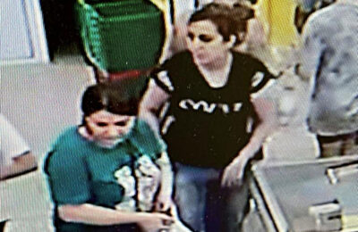 Обские полицейские разыскивают женщину — она рассчитывалась в супермаркетах чужой банковской картой
