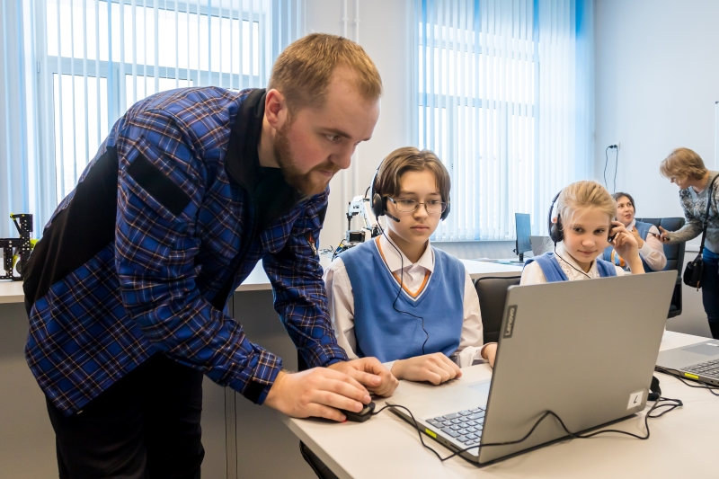 «Урок цифры»: Новосибирская область вошла в число лидеров по участию в цифровых образовательных проектах