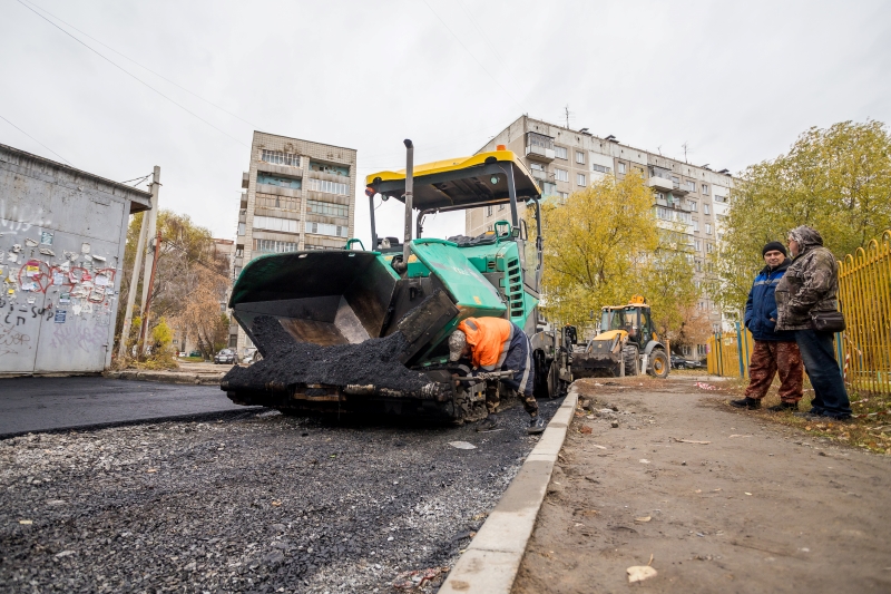 Ускорить темпы работ по объектам благоустройства региона поручил губернатор Андрей Травников