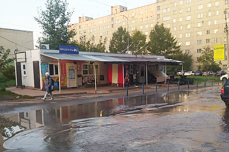 "Бродвей" в центре города Обь залило водой 27 сентября