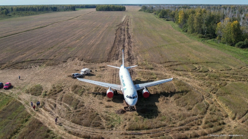 Ущерб от приземления самолета в пшеничном поле возместят аграриям Новосибирской области