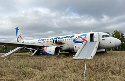 Чудо под Новосибирском: все подробности аварийного приземления самолета Airbus A-320 в поле с пшеницей