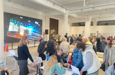 На ярмарке трудоустройства жителям Новосибирской области представили тысячи вакансий