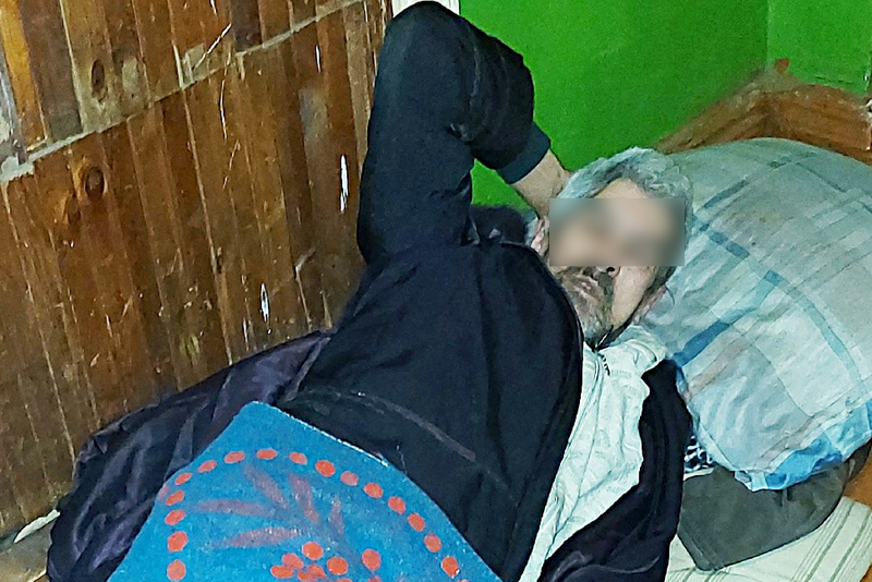 Мать выгоняет ночевать сына-инвалида в коридор общежития в городе Обь