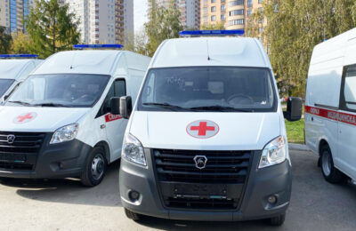 Новые автомобили скорой помощи получили больницы Новосибирской области