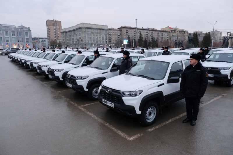 Участковым районов Новосибирской области передали 35 новых служебных автомобилей