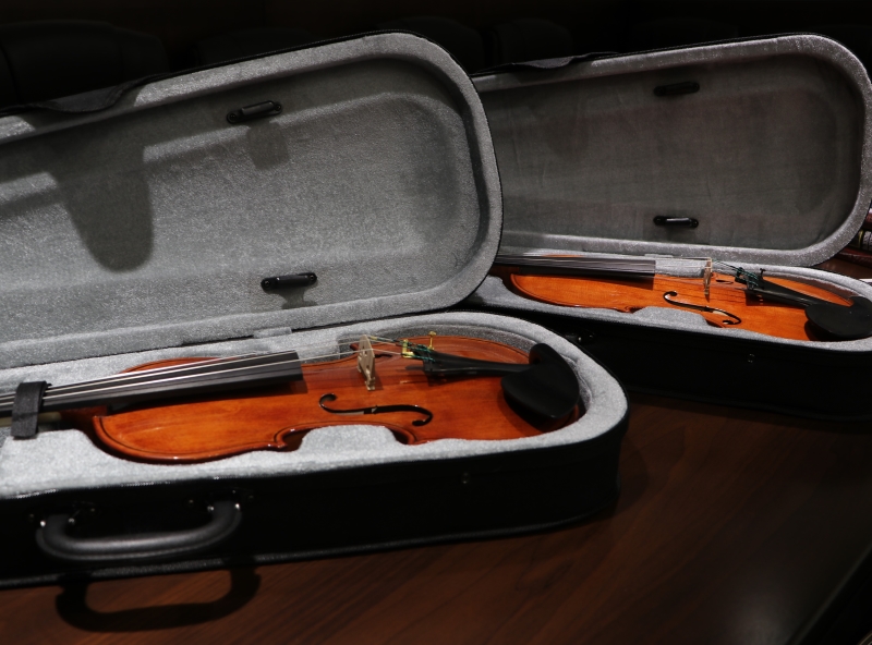 Две скрипки для новосибирской филармонии изготовил монах Варфоломей из Донбасса