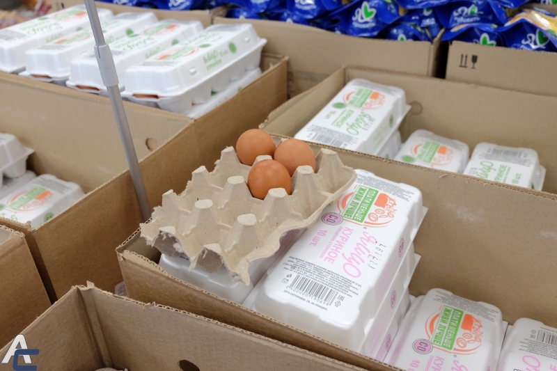 О снижении цен на куриные яйца сообщил губернатор Новосибирской области Андрей Травников