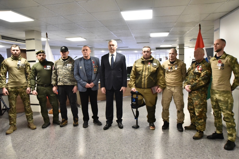 Губернатор Андрей Травников вручил высокие государственные награды участникам специальной военной операции
