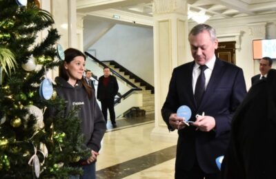 Новогодние мечты троих детей исполнит губернатор Андрей Травников в рамках акции «Ёлка желаний»