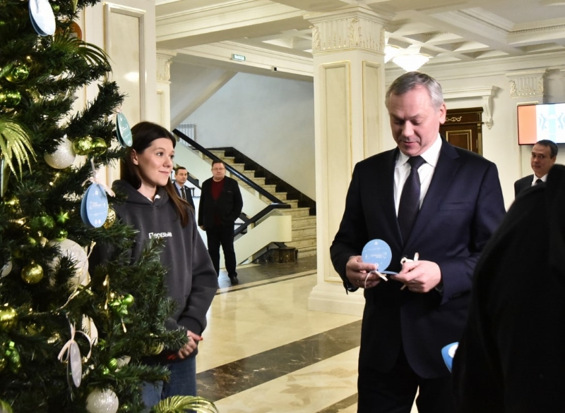 Новогодние мечты троих детей исполнит губернатор Андрей Травников в рамках акции «Ёлка желаний»