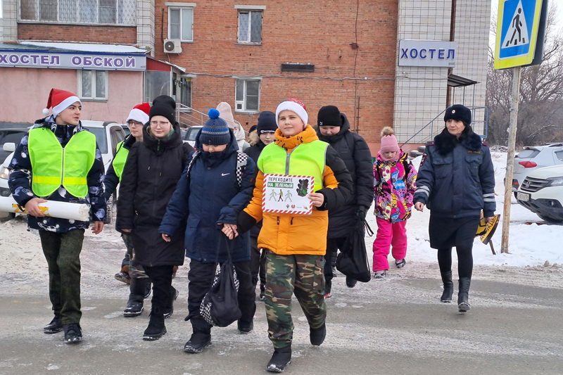 «Новогодний маршрут безопасности» напомнили обским школьникам сотрудники Госавтоинспекции Новосибирской области