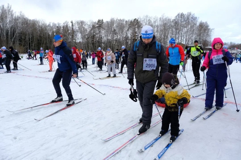 Старт Всероссийской лыжной гонке «Лыжня России» дал губернатор Андрей Травников в Новосибирской области