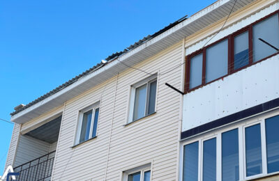 Разрушенную ветром крышу дома в Оби под Новосибирском восстановят на счёт резервного фонда