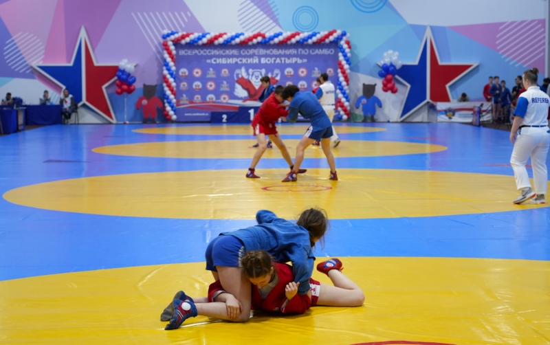 Рекордное количество спортсменов приняли участие в соревнованиях по самбо «Сибирский богатырь»